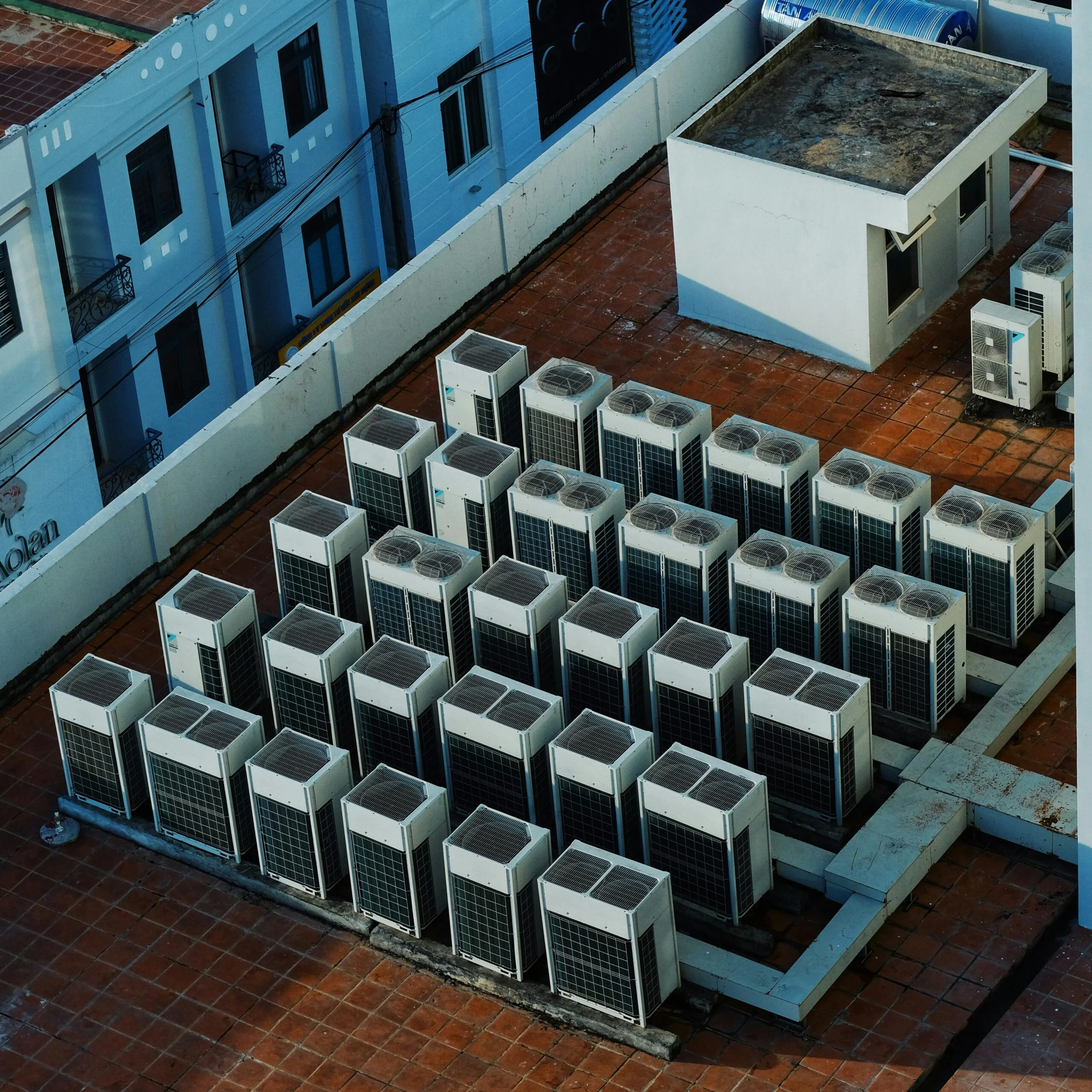 HVAC technician servicing a rooftop unit